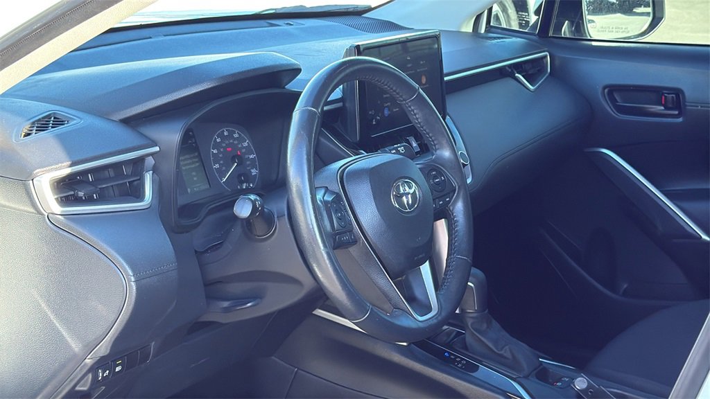 Used 2023 Toyota Corolla Cross LE image 9