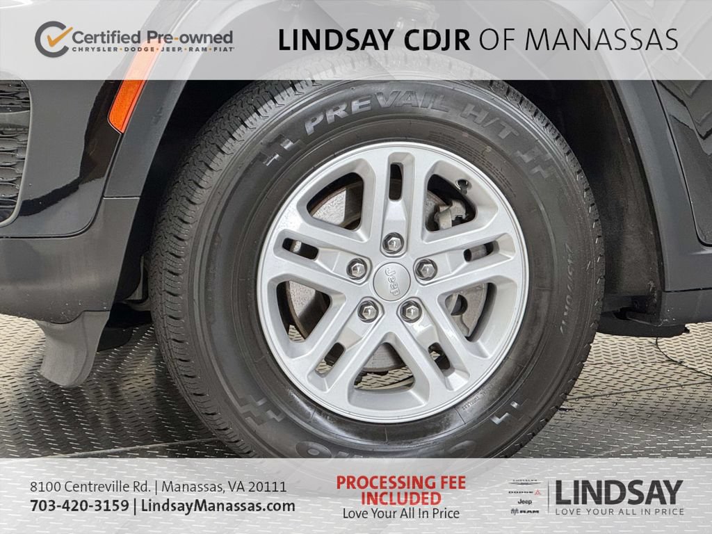 Used 2023 Jeep Grand Cherokee Laredo w/ Luxury Tech Group I AWD/4WD image 11