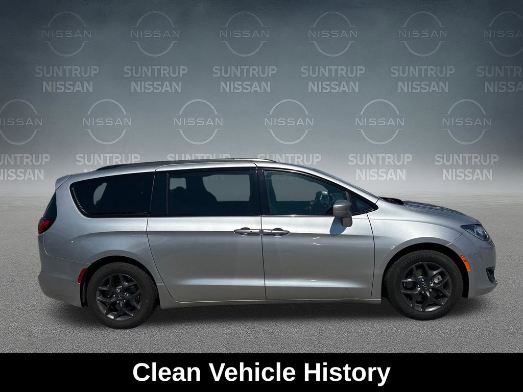 Used 2018 Chrysler Pacifica Touring-L w/ Premium Audio Group image 6