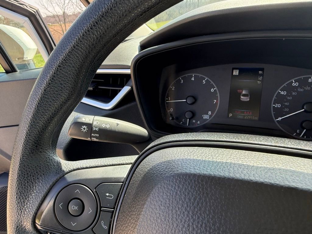 Used 2025 Toyota Corolla LE image 33