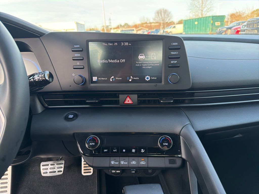 Used 2025 Hyundai Elantra Sport image 17