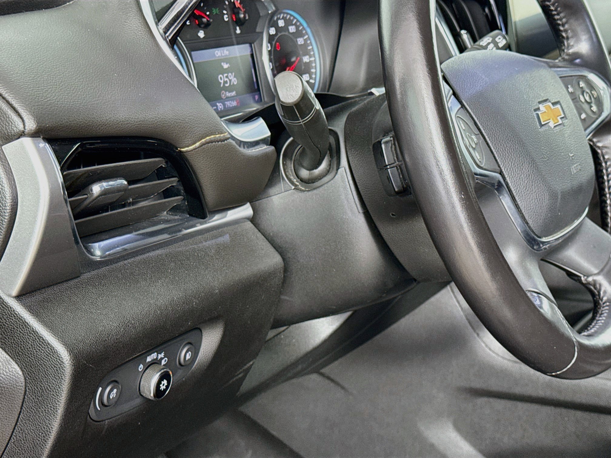 Used 2020 Chevrolet Traverse LT FWD image 12