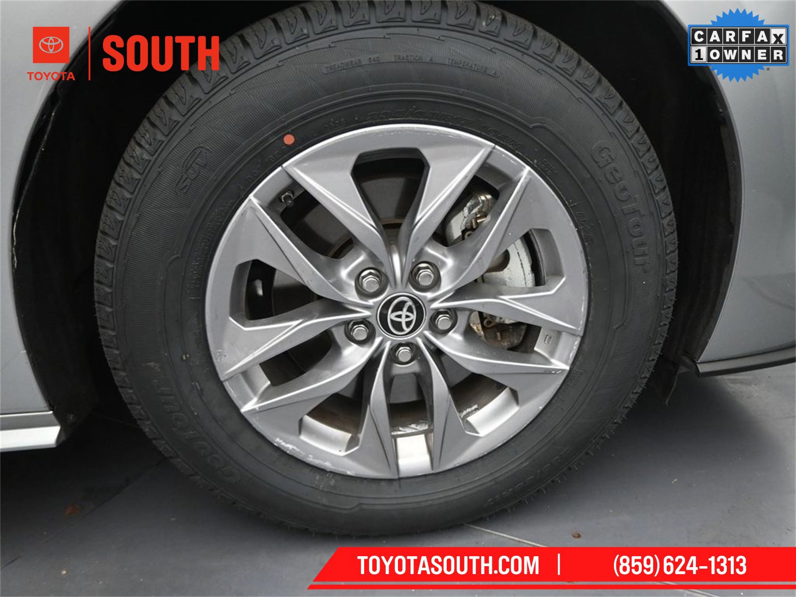 Used 2024 Toyota Sienna XLE image 28