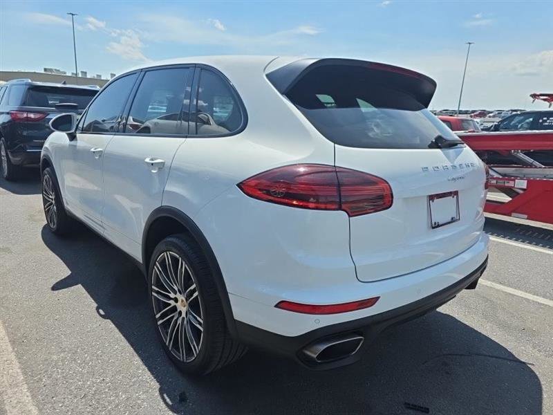 Used 2016 Porsche Cayenne AWD/4WD image 10