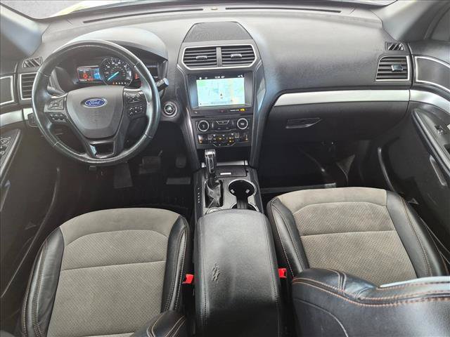 Used 2017 Ford Explorer XLT w/ Equipment Group 202A AWD/4WD image 19