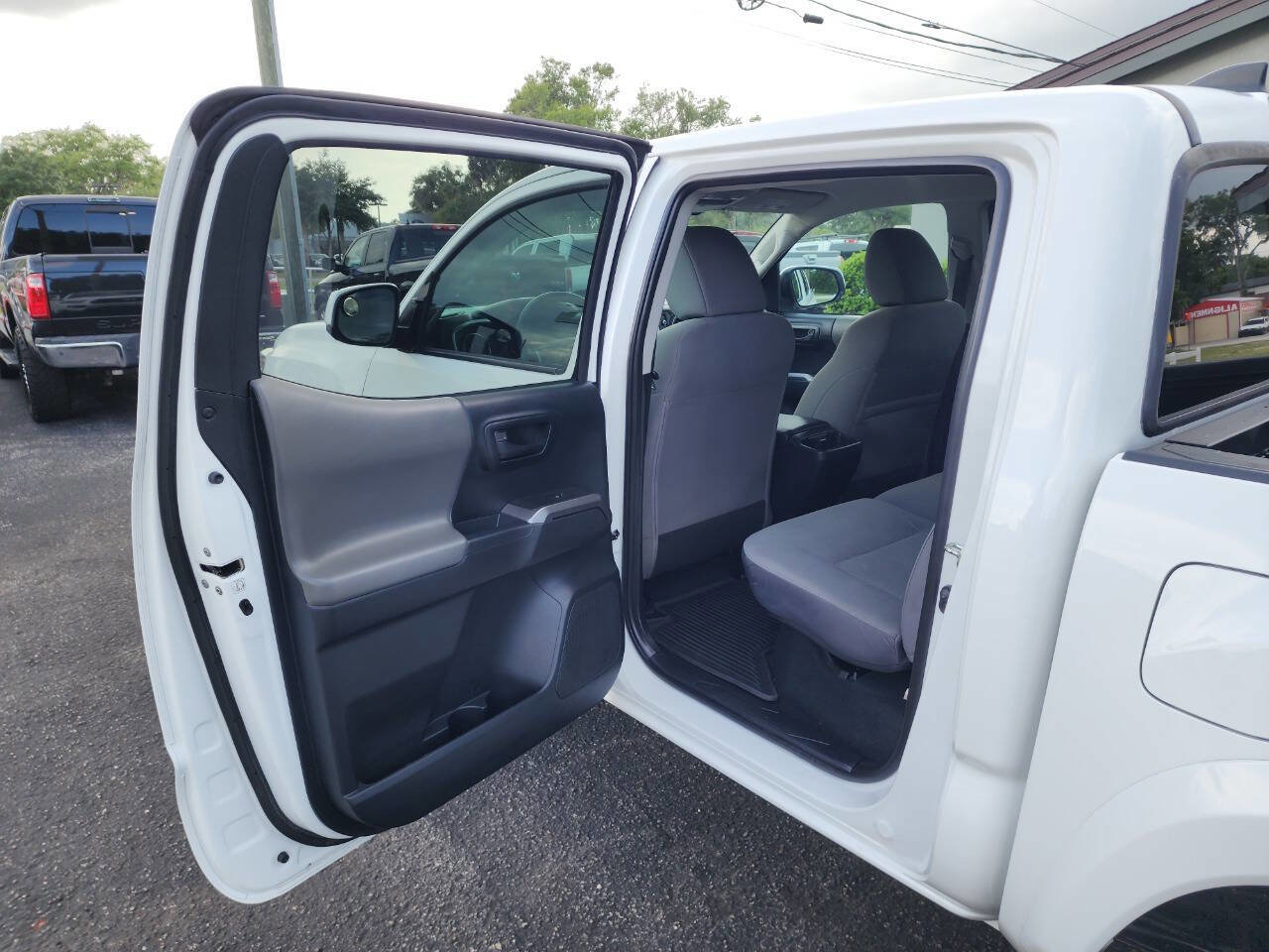 Used 2016 Toyota Tacoma SR5 image 24