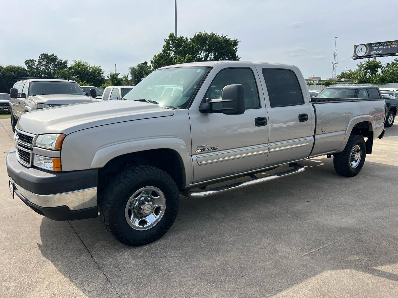 Used 2006 Chevrolet Silverado 2500 LT w/ Heavy-Duty Power Package RWD image 2