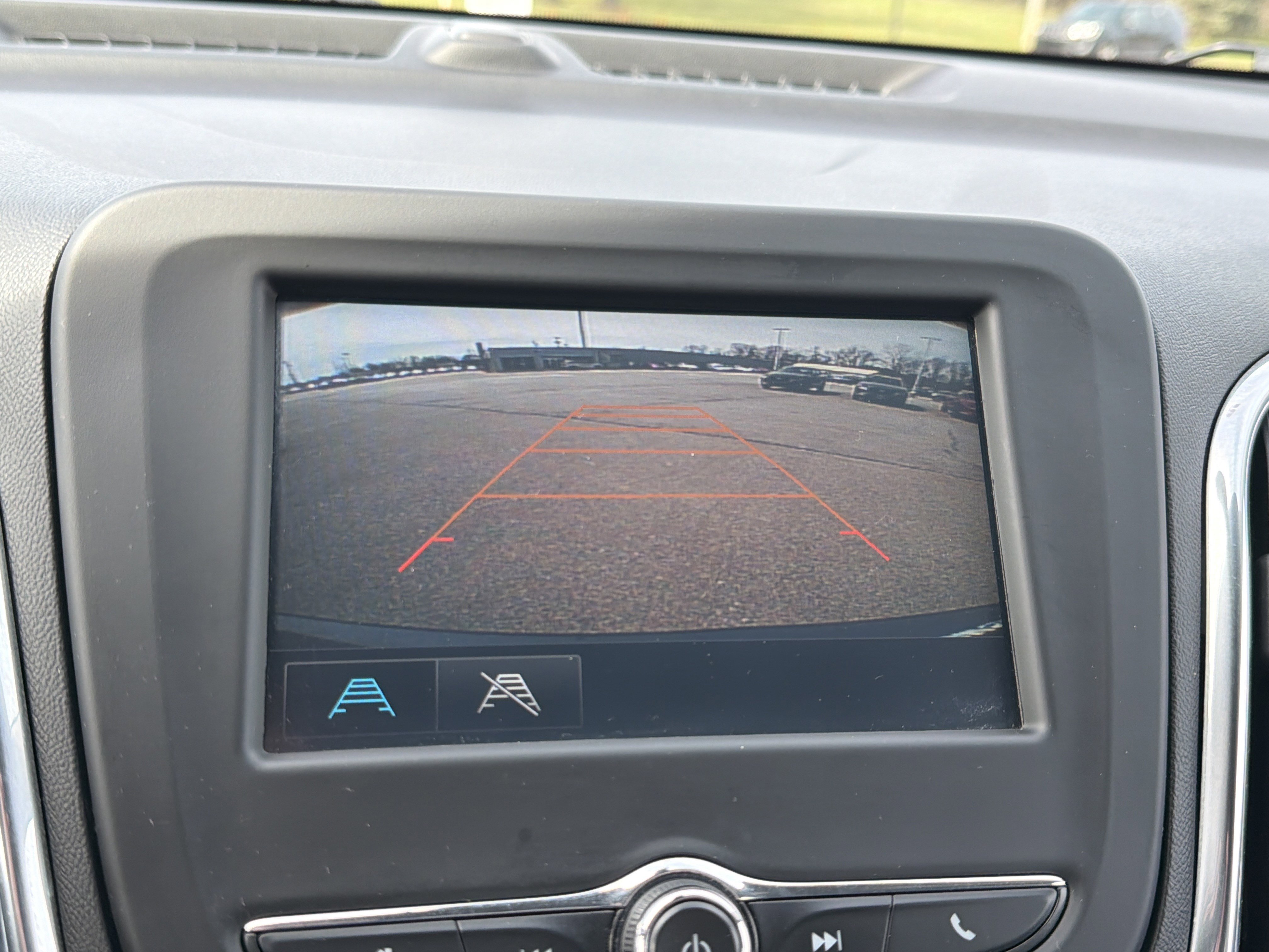 Used 2018 Chevrolet Equinox LT image 17