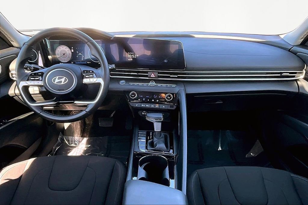 Used 2025 Hyundai Elantra SEL image 16