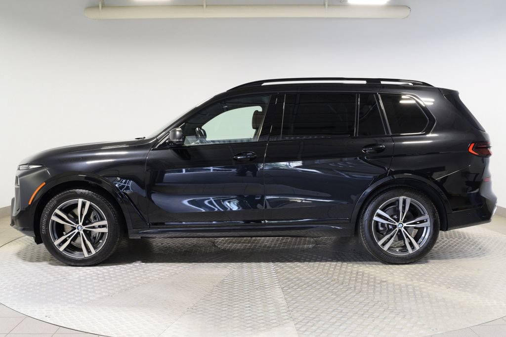 Used 2024 BMW X7 xDrive40i w/ M Sport Package AWD/4WD image 2