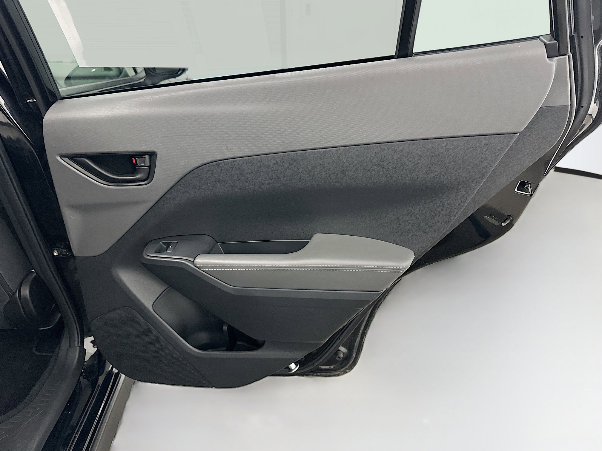 Used 2025 Subaru Crosstrek 2.0i Premium image 31