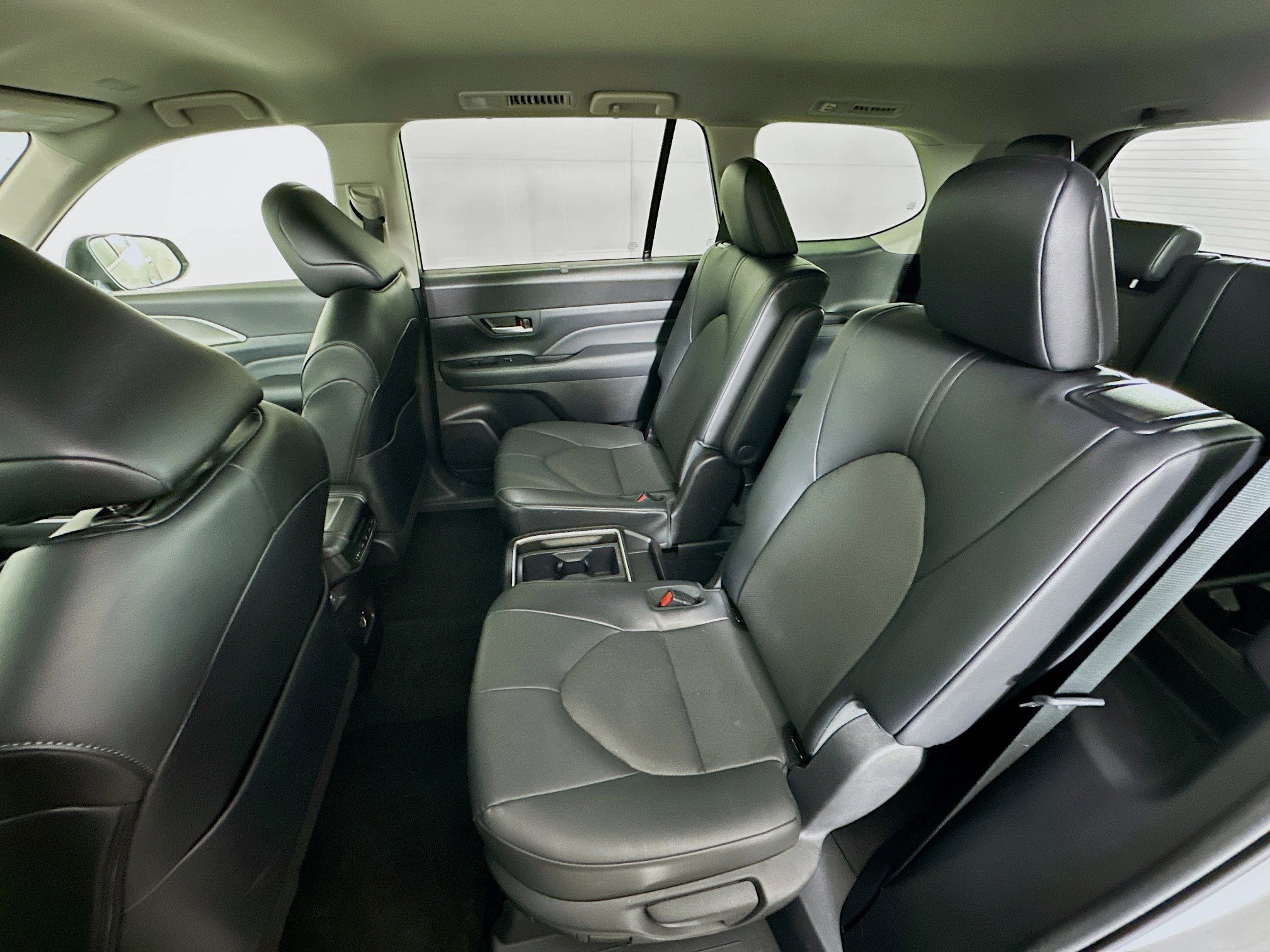 Used 2025 Toyota Grand Highlander AWD image 28