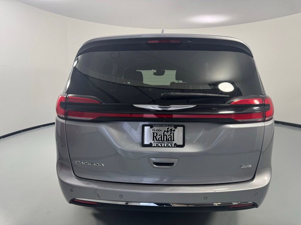 Used 2021 Chrysler Pacifica Touring-L w/ Uconnect Theater Family Group AWD/4WD image 6