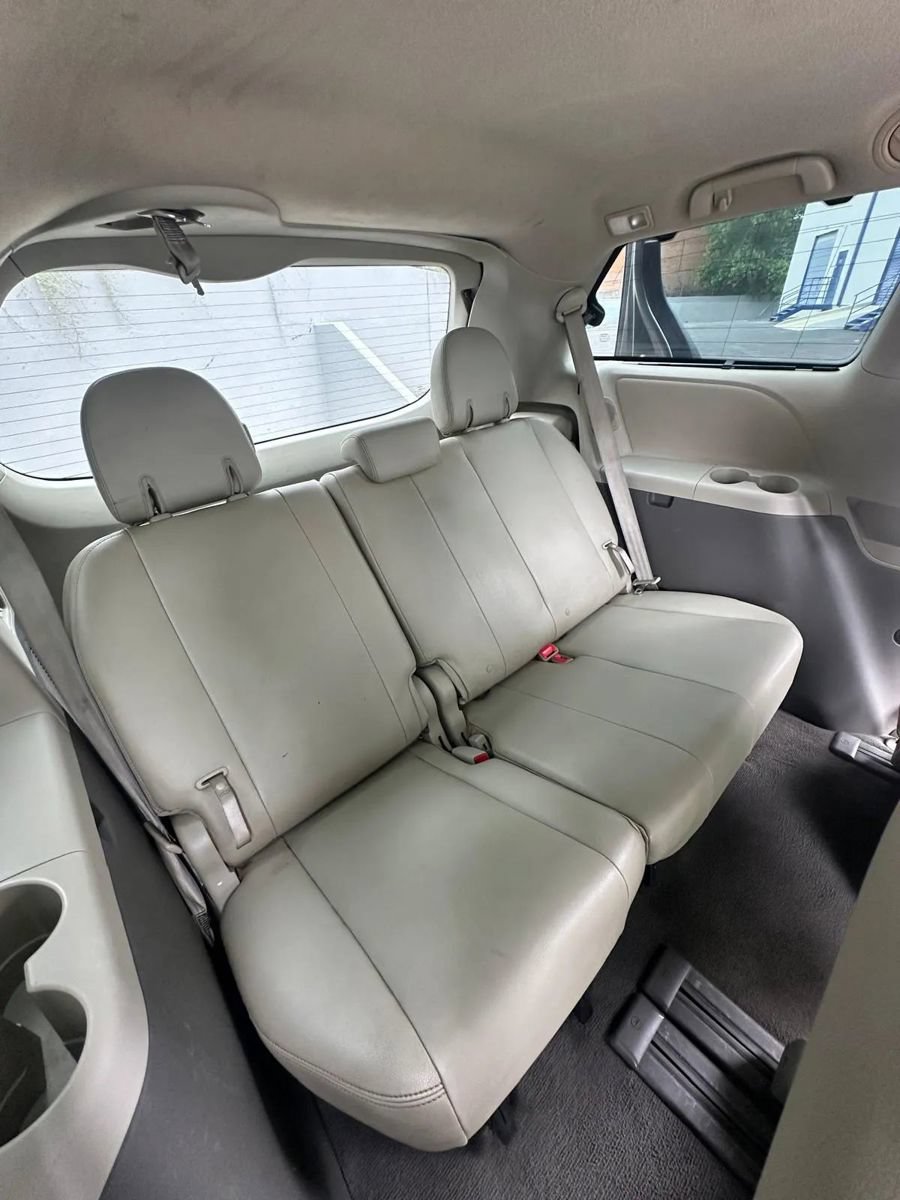 Used 2011 Toyota Sienna XLE w/ XLE Navigation Pkg FWD image 3