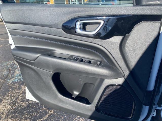 New 2026 Jeep Compass Altitude image 17