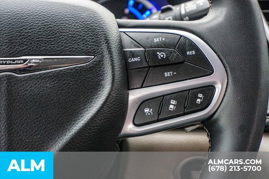 Used 2024 Chrysler Pacifica Select image 33