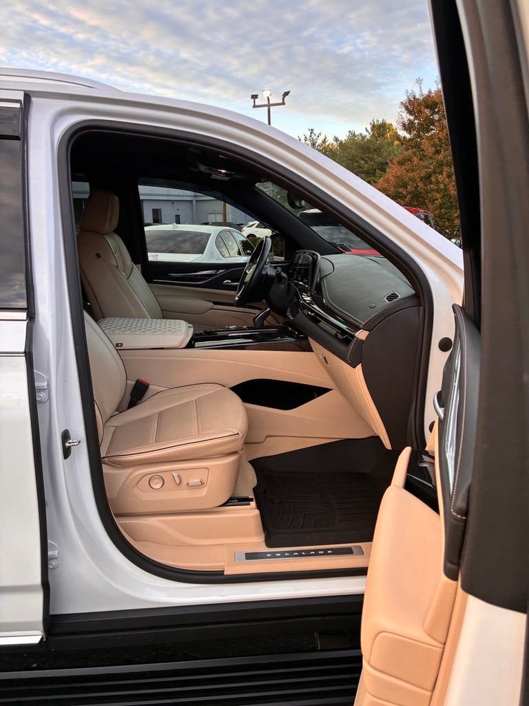 Used 2023 Cadillac Escalade Premium Luxury w/ Performance Package AWD/4WD image 22