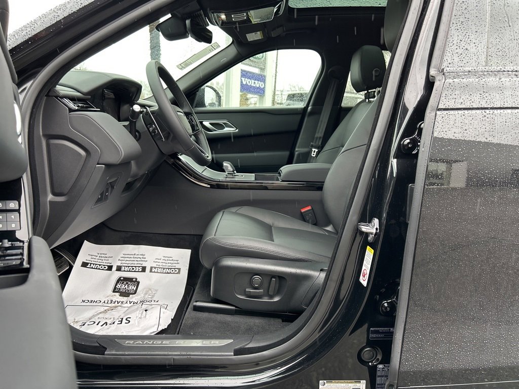 New 2026 Land Rover Range Rover Velar Dynamic SE image 4