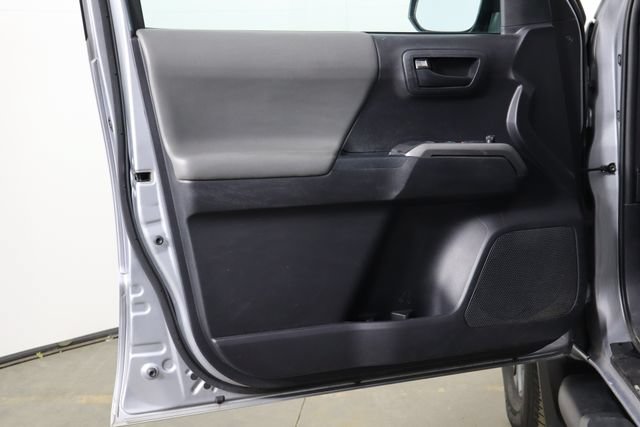 Used 2020 Toyota Tacoma SR5 AWD/4WD image 19
