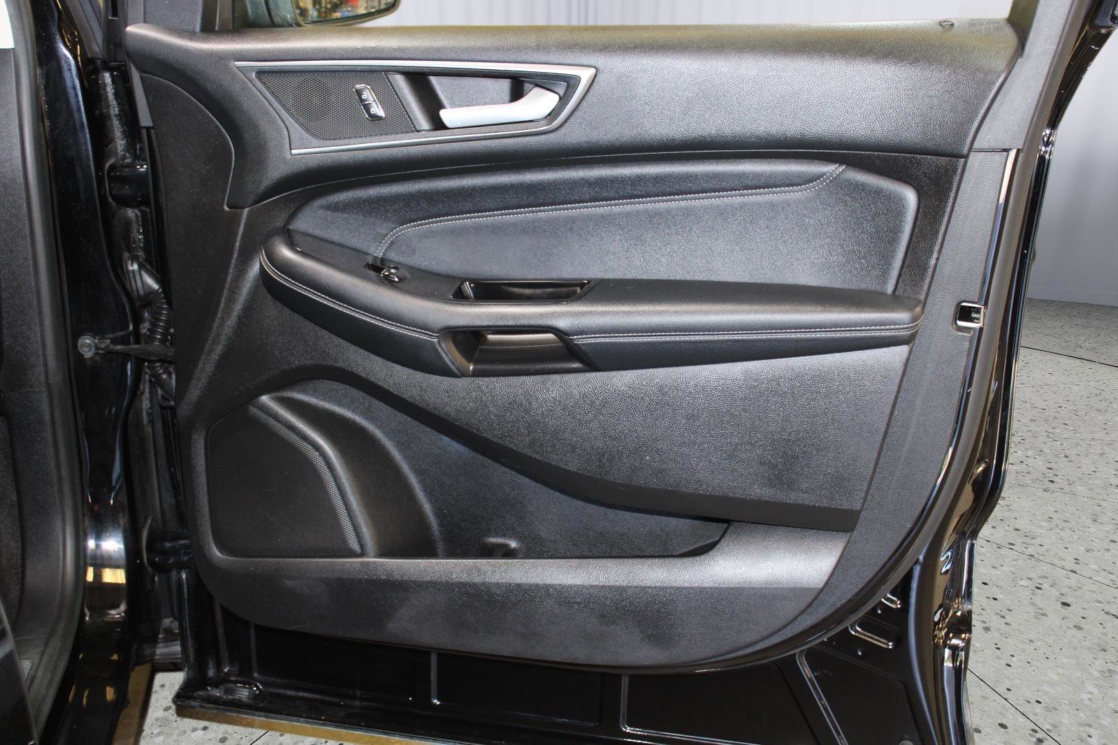 Used 2017 Ford Edge Titanium image 38