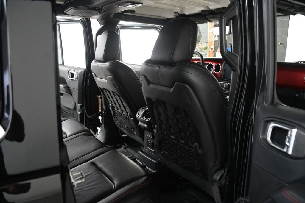 Used 2018 Jeep Wrangler Unlimited Rubicon AWD/4WD image 40