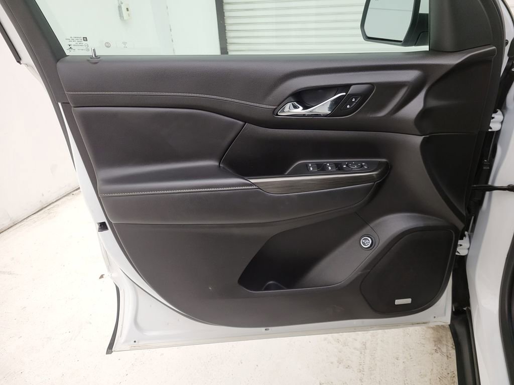 Certified 2023 GMC Acadia SLT image 29