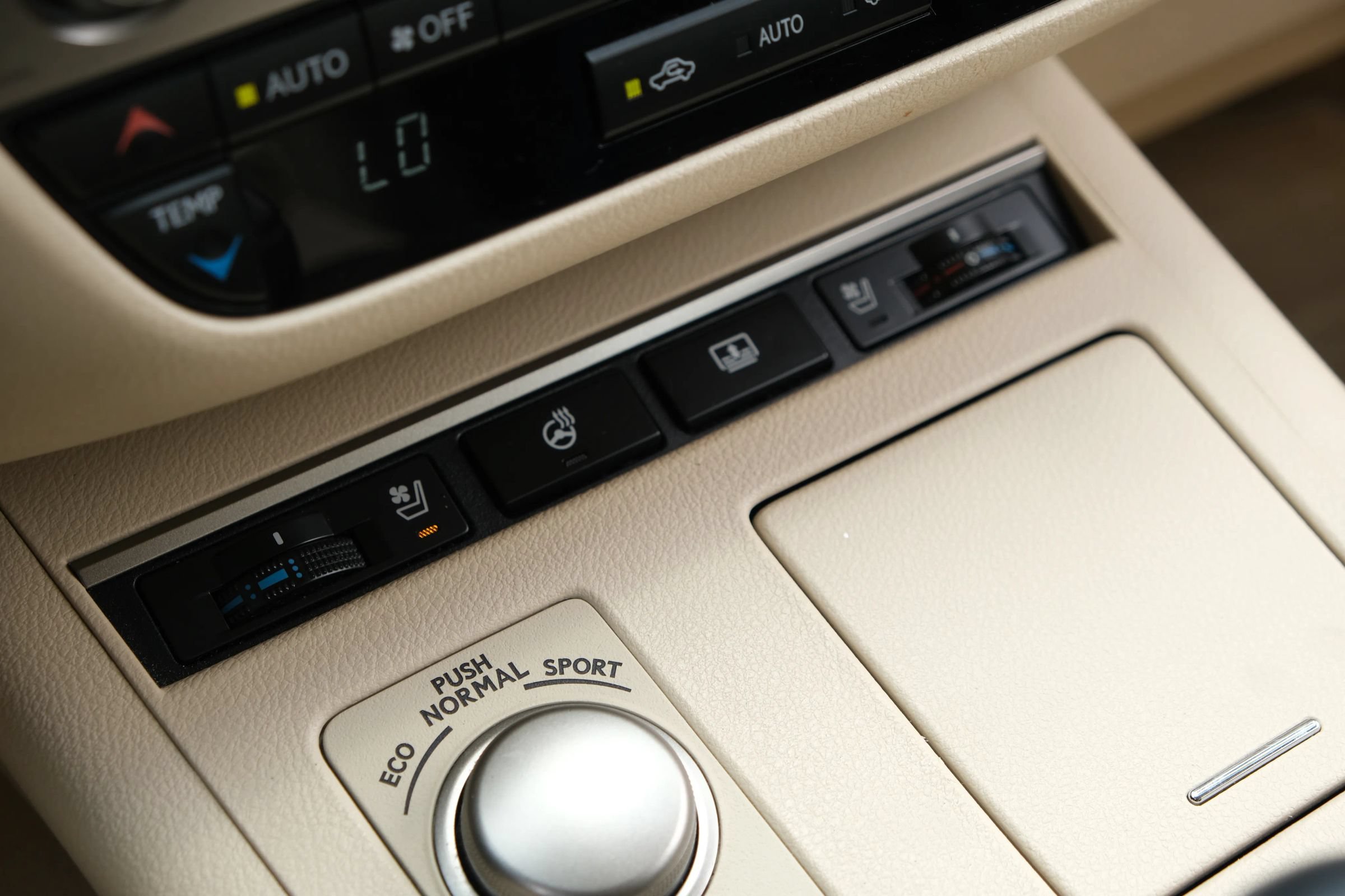 Used 2014 Lexus ES 350 w/ Luxury Package FWD image 22
