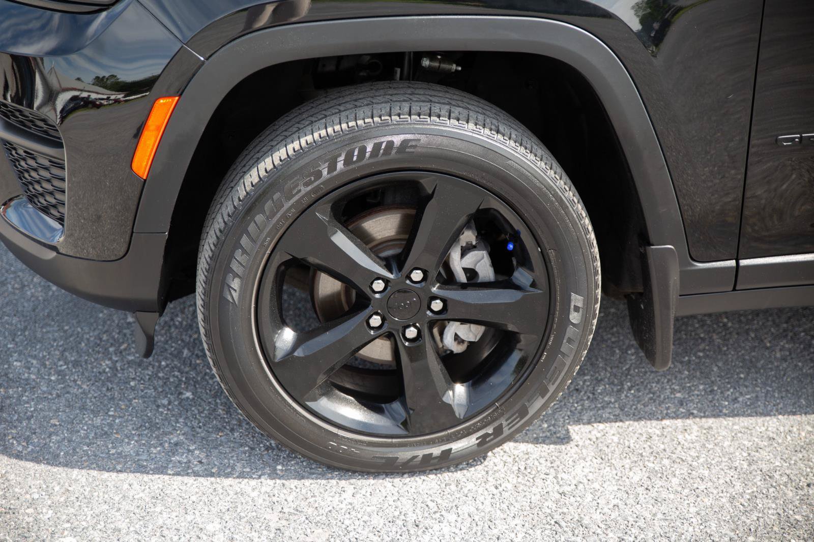 Used 2023 Jeep Grand Cherokee Altitude AWD/4WD image 9