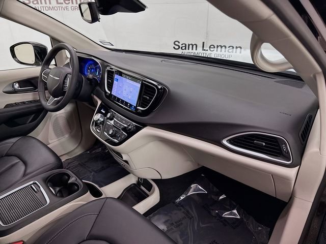 Used 2024 Chrysler Pacifica Touring-L image 28