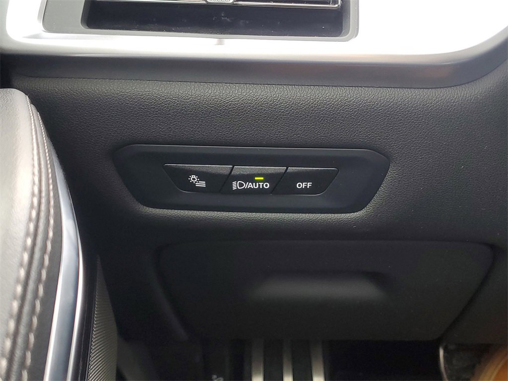 Used 2024 BMW X6 xDrive40i w/ Premium Package image 16