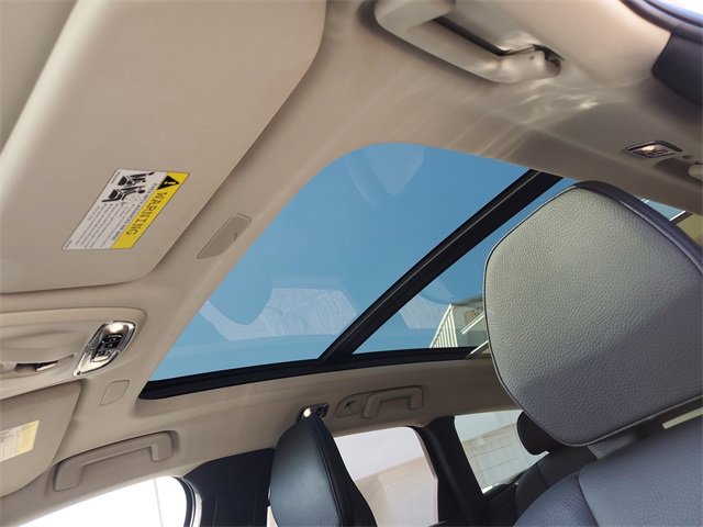 Used 2021 Volvo V90 T6 Cross Country image 6