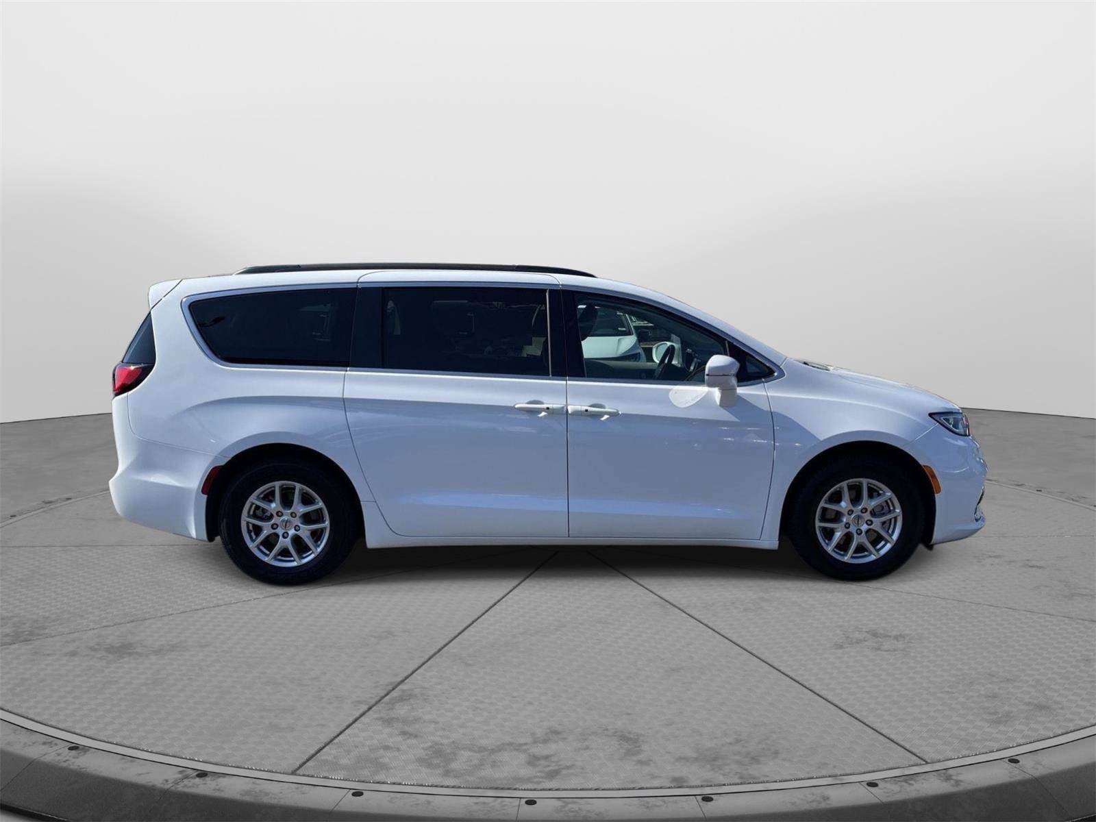 Used 2022 Chrysler Pacifica Touring-L FWD image 22