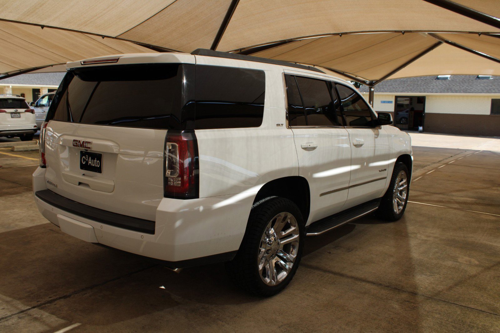 Used 2018 GMC Yukon SLT w/ Premium Edition image 9