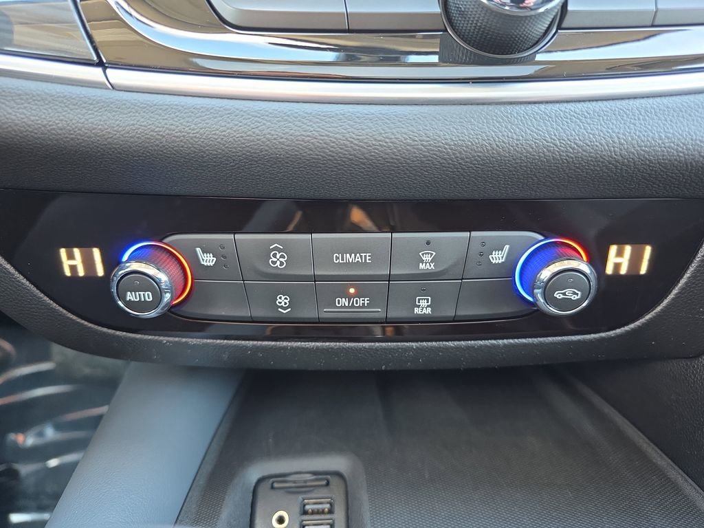 Used 2021 Buick Enclave Essence image 22