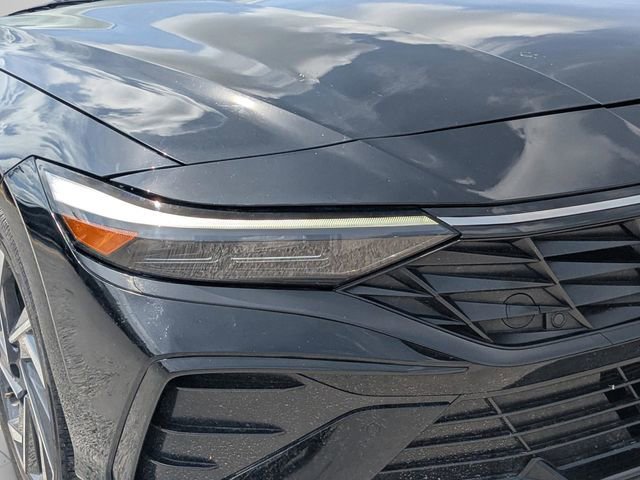 Used 2024 Hyundai Elantra Limited image 9