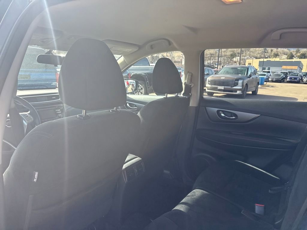 Used 2014 Nissan Rogue SV w/ SV Family Package image 23