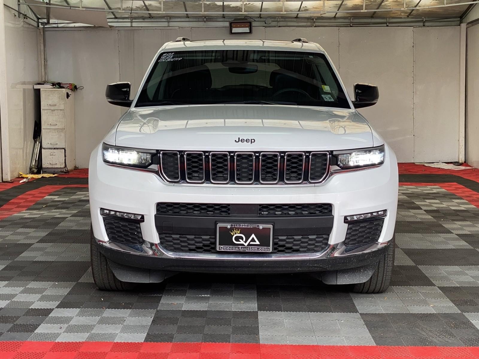 Used 2023 Jeep Grand Cherokee L Limited AWD/4WD image 2