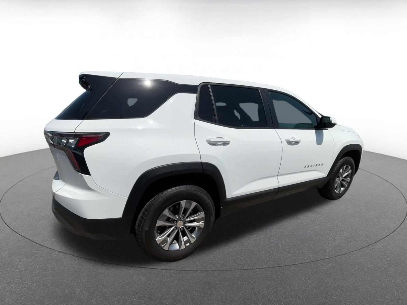 Used 2025 Chevrolet Equinox LT AWD/4WD image 13