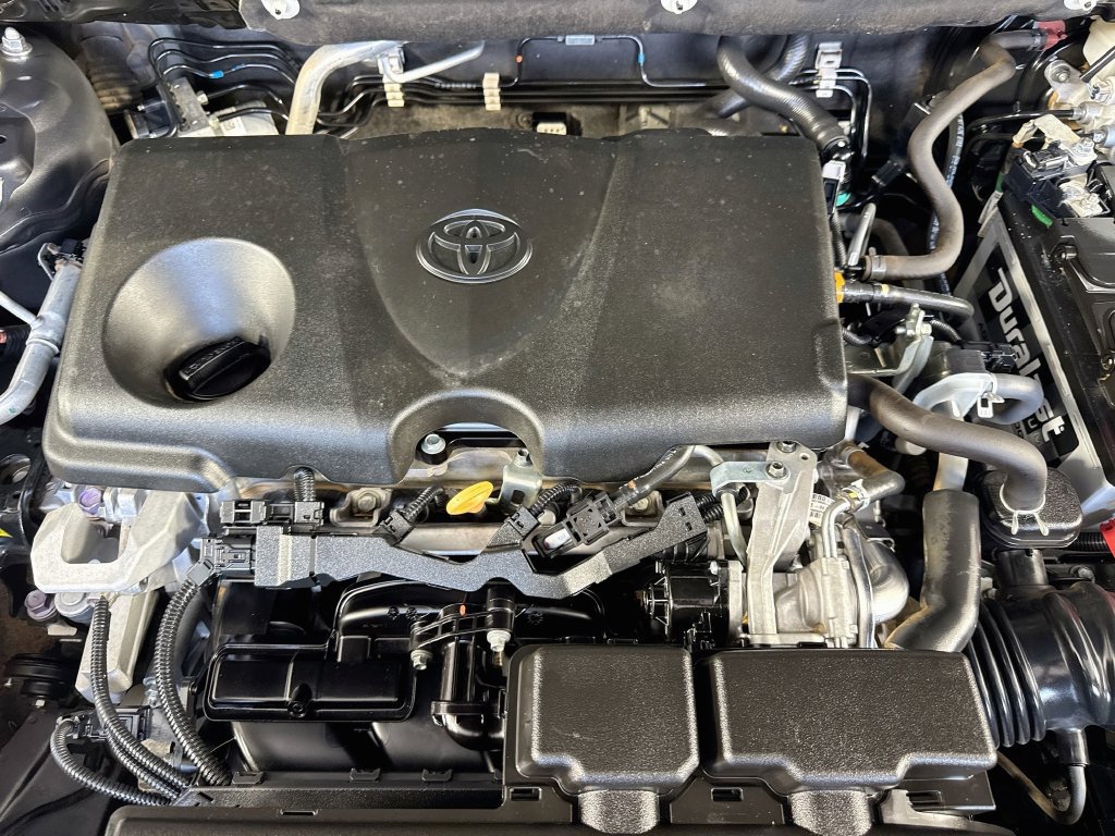 Used 2020 Toyota RAV4 XLE w/ Convenience Package FWD image 39