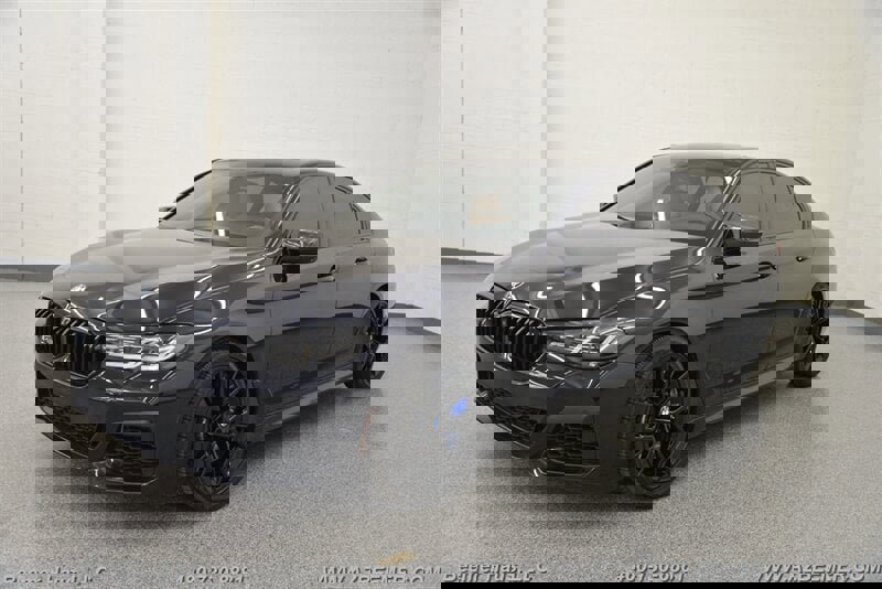 Used 2022 BMW M550i xDrive w/ Executive Package image 3