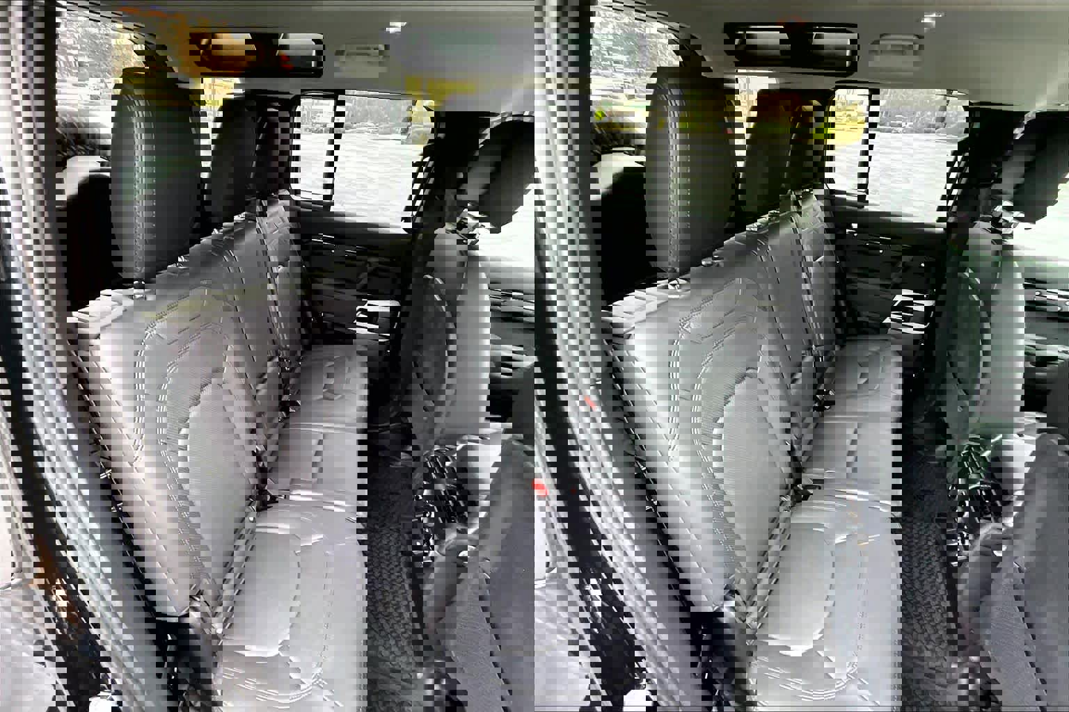 Used 2024 Land Rover Defender 110 S image 20