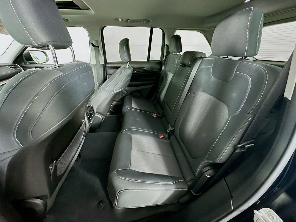 Used 2023 Jeep Grand Cherokee Laredo w/ Luxury Tech Group I image 36