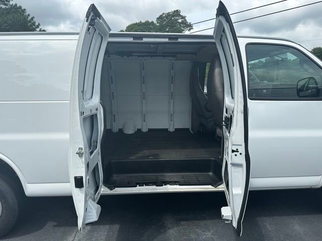 Used 2022 Chevrolet Express 2500 Extended w/ Driver Convenience Package image 11