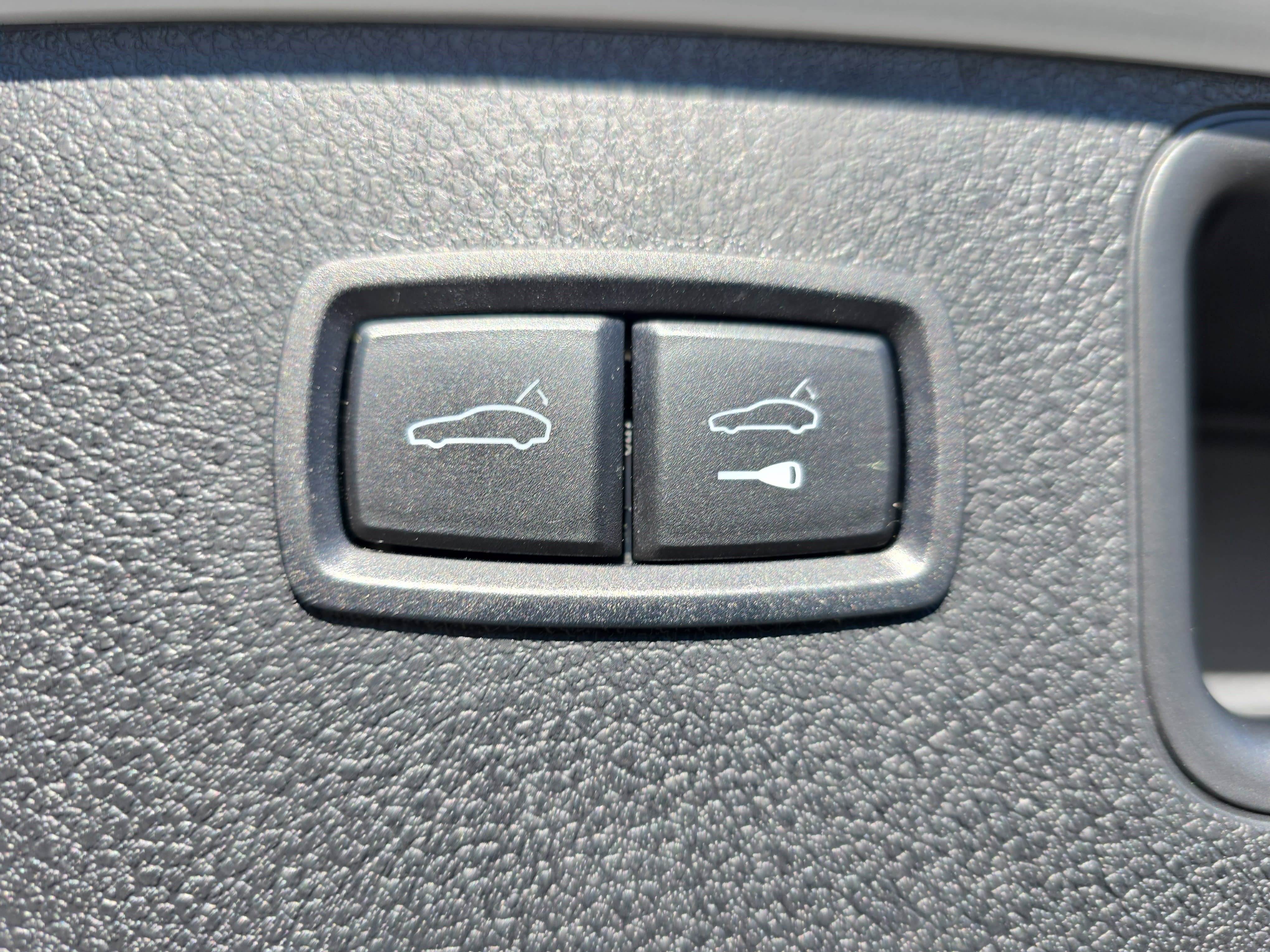 Used 2022 Porsche Macan Base image 13