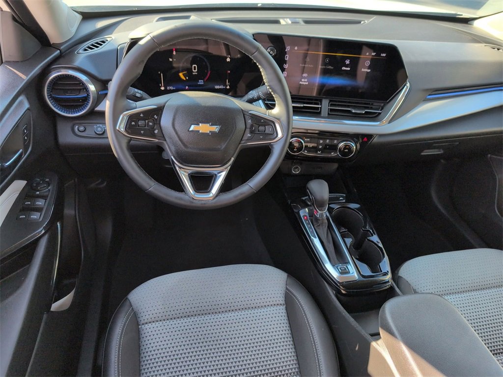 Used 2025 Chevrolet Trax LT w/ LT Convenience Package image 28