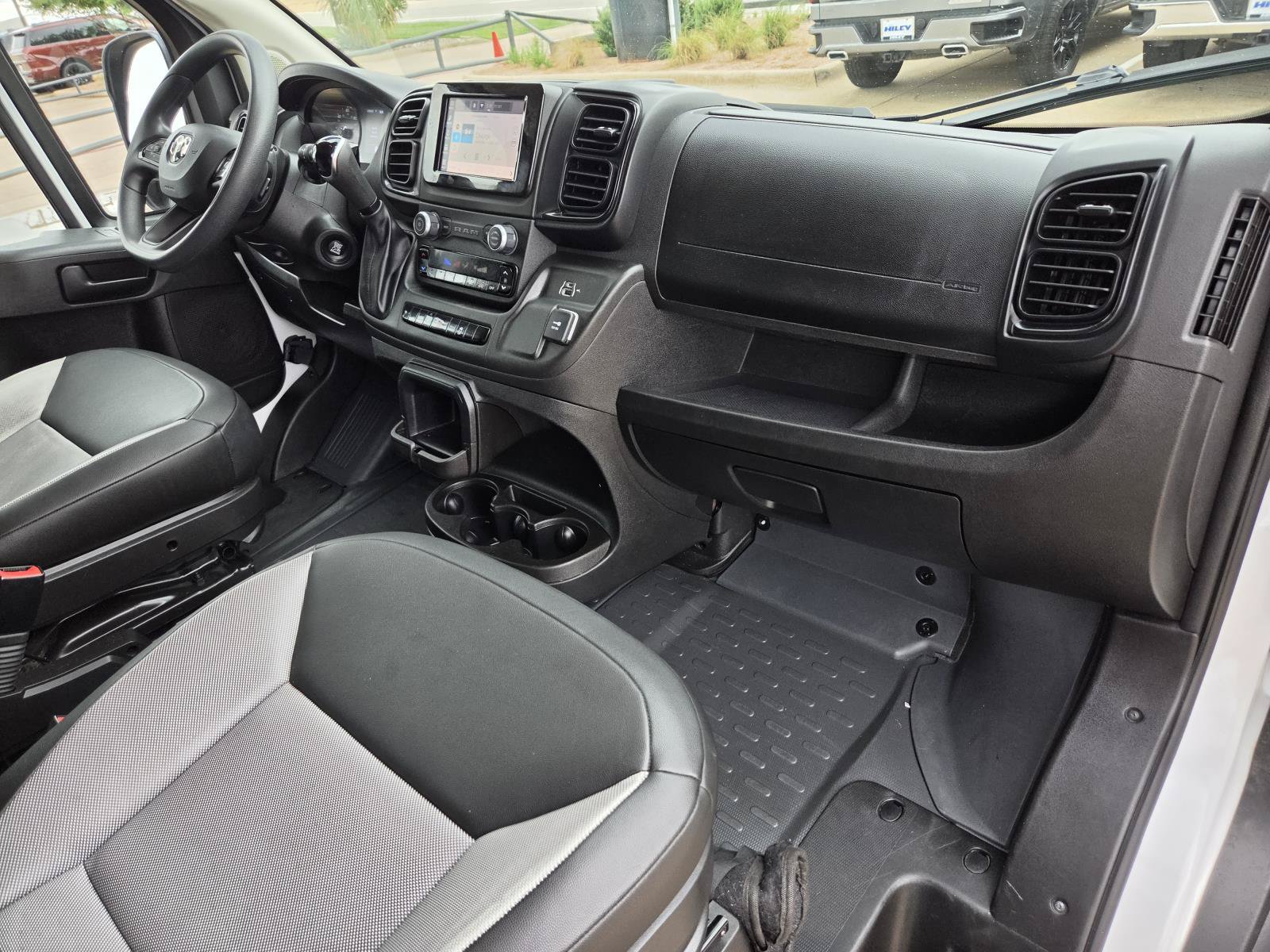 Used 2025 RAM ProMaster 2500 w/ Convenience Group FWD image 8