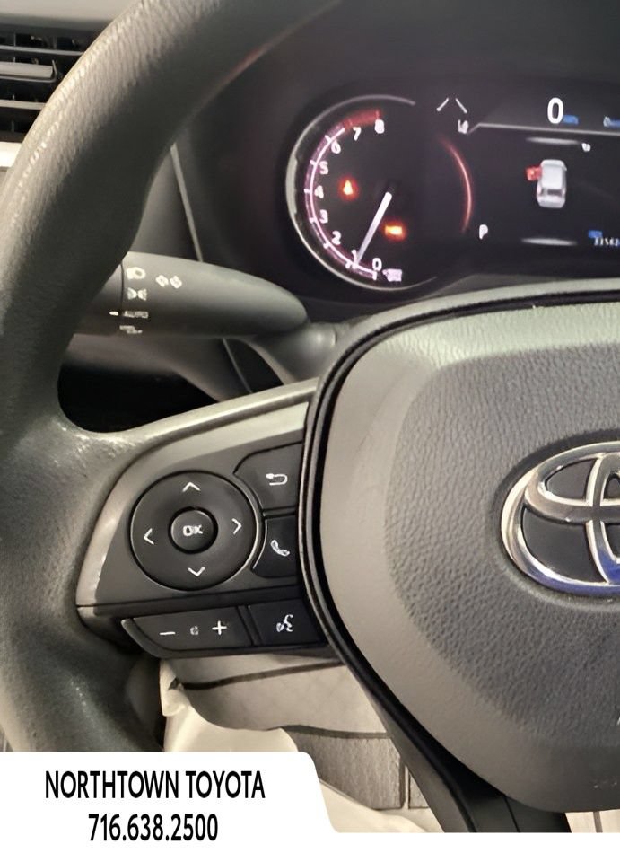 Used 2025 Toyota RAV4 XLE AWD/4WD image 23