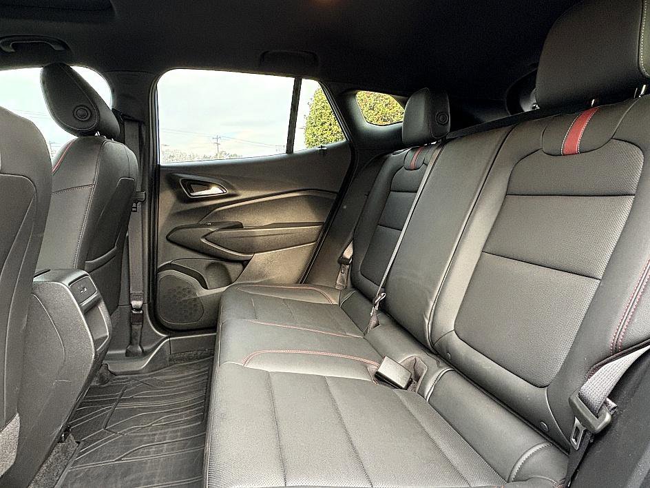 Used 2024 Chevrolet Trax RS w/ Sunroof Package image 10