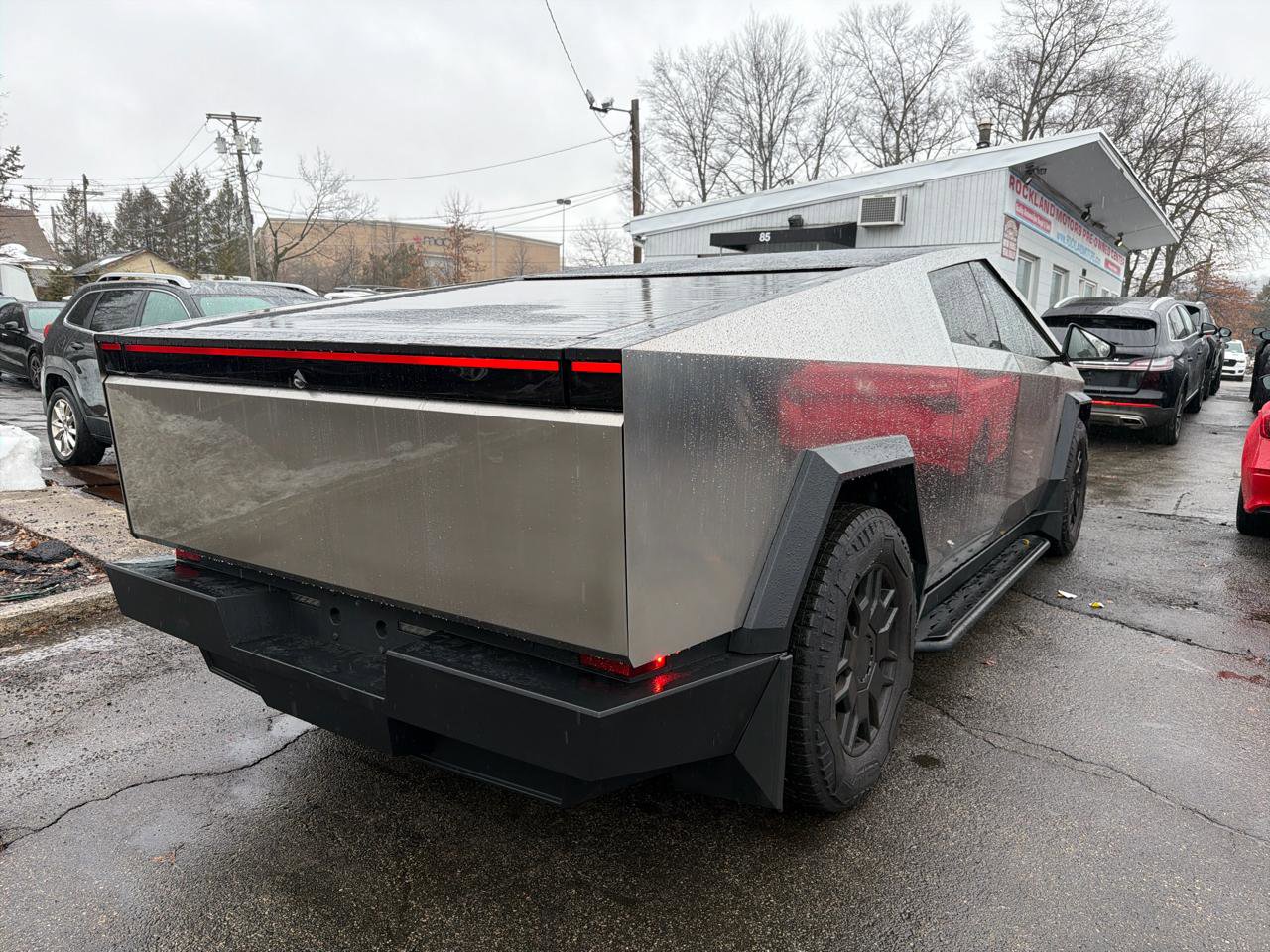 Used 2024 Tesla Cybertruck AWD Crew Cab image 5
