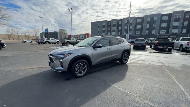 Used 2024 Chevrolet Trax LT w/ Driver Confidence Package image 4